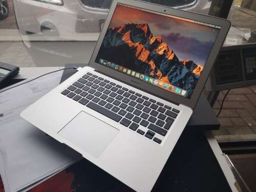 **EXCELLENT**MINT**APPLE MACBOOK AIR i5*64GB SSD*2GB RAM*11"HD*